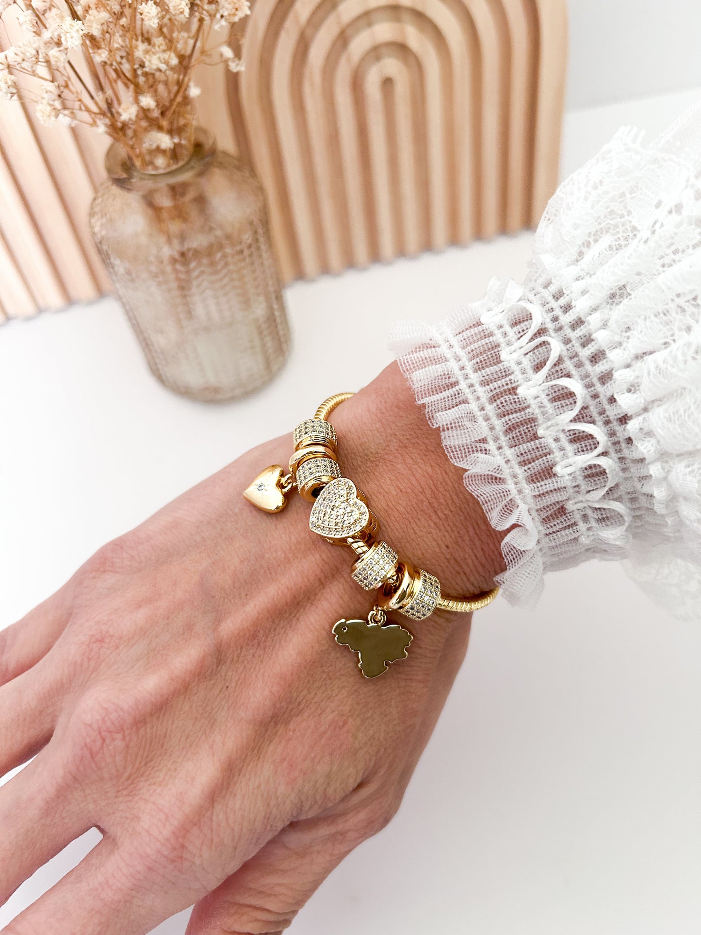 Vene Love Charm Bracelet – Everyday Statement Gift